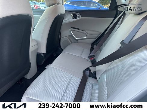Certified 2025 Kia Soul LX image 4