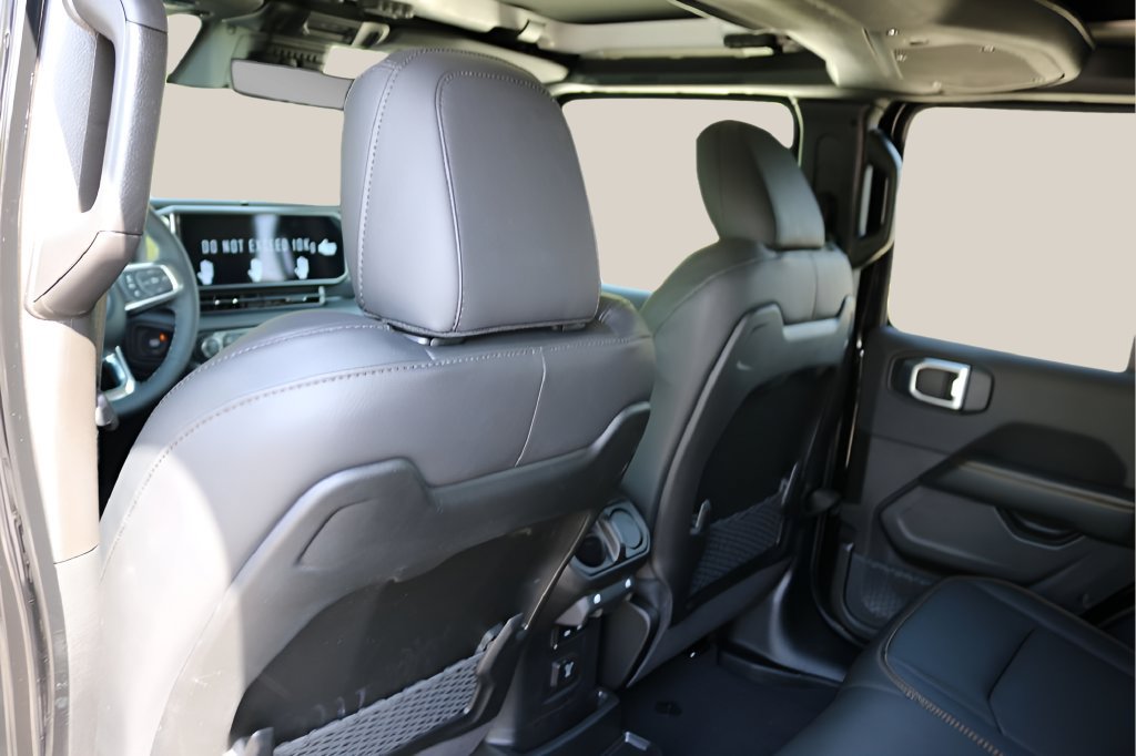 New 2026 Jeep Wrangler Unlimited Sahara AWD/4WD image 15