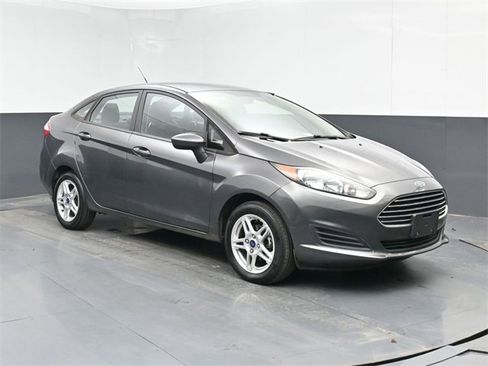 Used 2017 Ford Fiesta SE image 2