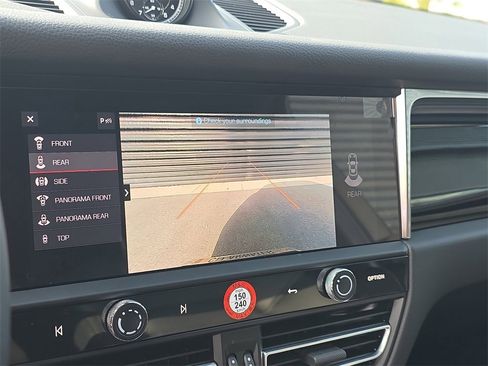 Used 2025 Porsche Macan image 31