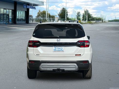 New 2025 Honda Pilot TrailSport image 5