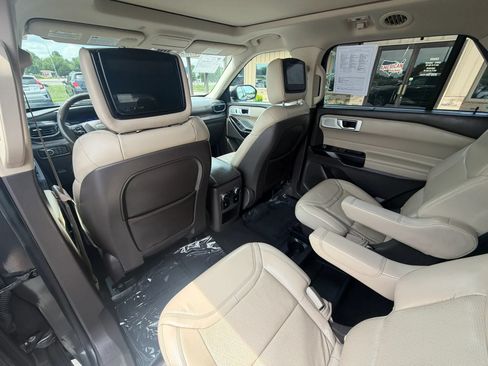 Used 2020 Ford Explorer Platinum w/ Premium Technology Package AWD/4WD image 68