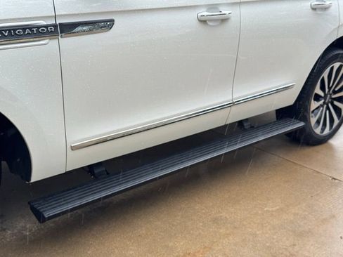 Used 2023 Lincoln Navigator Reserve AWD/4WD image 7