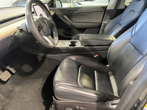 Used 2021 Tesla Model Y Long Range image 11