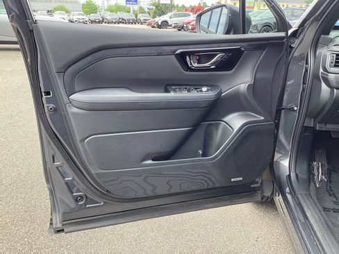 Used 2025 Subaru Forester Limited AWD/4WD image 10