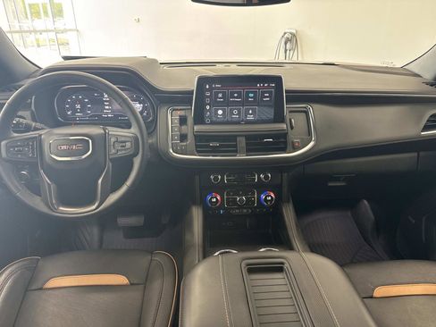 Used 2023 GMC Yukon XL AT4 w/ AT4 Premium Package AWD/4WD image 17