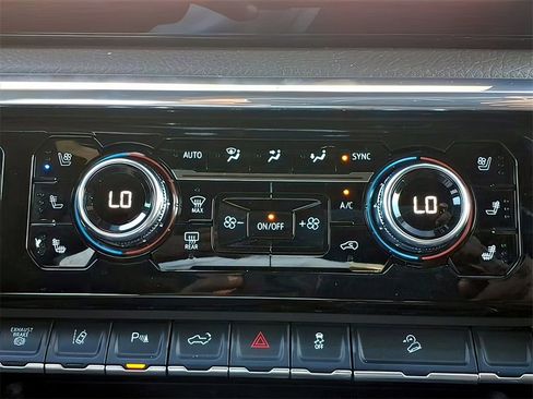 Used 2024 GMC Sierra 2500 Denali w/ Denali Reserve Package image 12