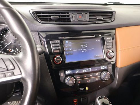 Used 2017 Nissan Rogue SL w/ SL Premium Package image 5