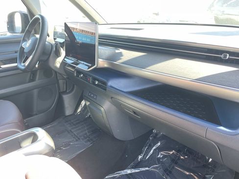 Certified 2025 Volkswagen ID. Buzz Pro S RWD image 30