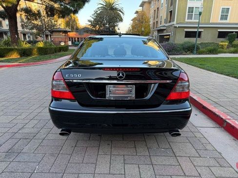 Used 2009 Mercedes-Benz E 550 Sedan image 7