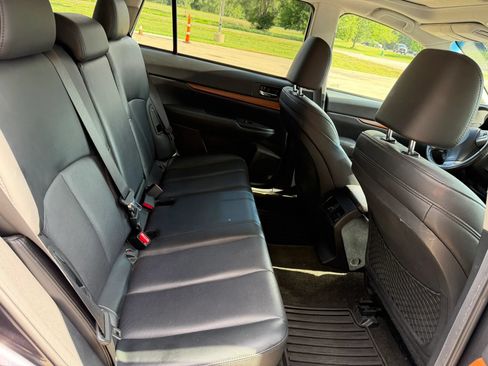 Used 2013 Subaru Outback 2.5i Limited AWD/4WD image 15