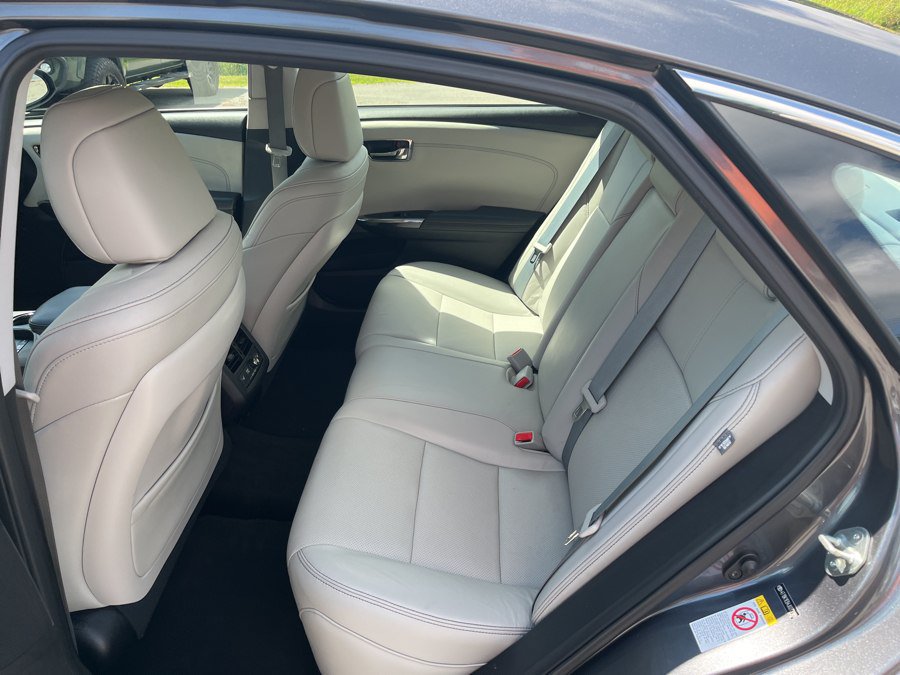 Used 2018 Toyota Avalon Limited w/ Carpet Mat Package FWD image 6