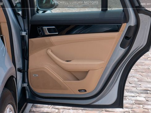 Used 2019 Porsche Panamera RWD image 16