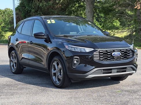 Used 2025 Ford Escape ST-Line Select AWD/4WD image 2