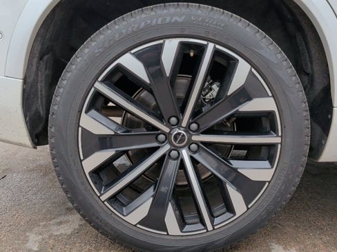 Used 2025 Volvo XC90 B6 Plus image 34