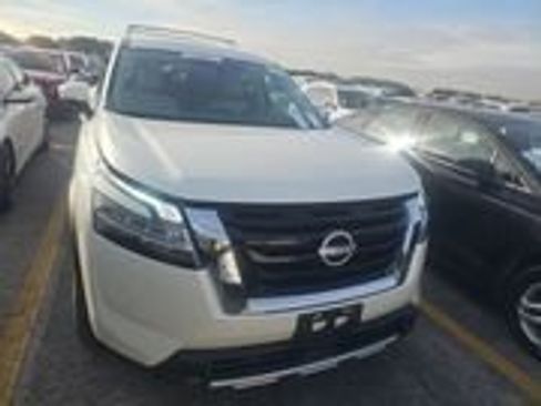 Used 2024 Nissan Pathfinder SL image 2