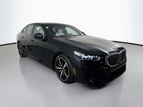 Used 2024 BMW 540i xDrive w/ Executive Package AWD/4WD image 3