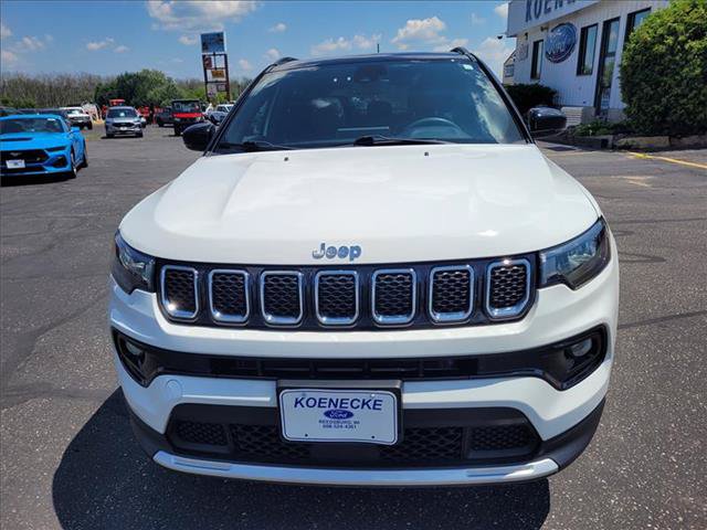 Used 2023 Jeep Compass Limited w/ Sun and Sound Group AWD/4WD image 3