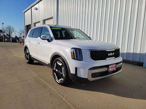 Used 2023 Kia Telluride EX w/ EX Captain's Chair Package image 1