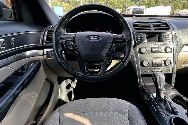 Used 2018 Ford Explorer XLT FWD image 5