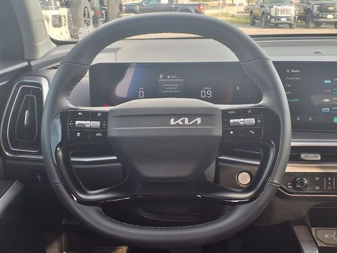 Used 2026 Kia Sorento LX FWD image 13