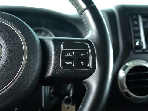 Used 2018 Jeep Wrangler Unlimited Sahara w/ Dual Top Group AWD/4WD image 16