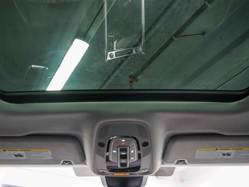 Used 2023 Audi e-tron Premium image 16