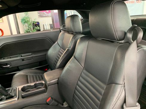 Used 2009 Dodge Challenger R/T RWD image 15