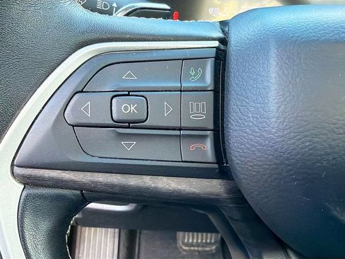 Used 2022 Jeep Grand Cherokee L Limited AWD/4WD image 12