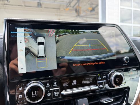 New 2026 Toyota Highlander Platinum AWD/4WD image 24