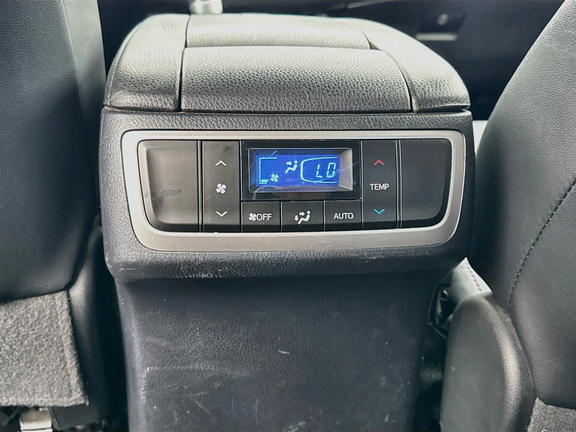 Used 2015 Toyota Highlander XLE FWD image 17