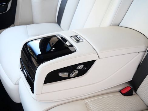 Used 2018 Rolls-Royce Phantom Sedan image 27