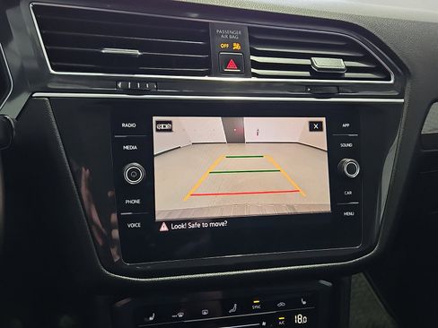 Certified 2022 Volkswagen Tiguan SE image 17