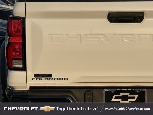 Used 2024 Chevrolet Colorado ZR2 w/ Safety Package AWD/4WD image 9