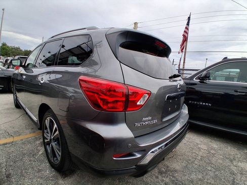 Used 2020 Nissan Pathfinder Platinum FWD image 3