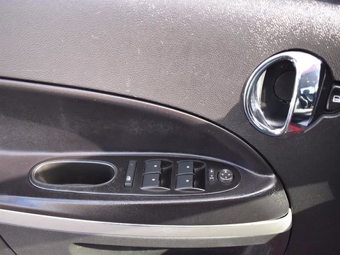 Used 2010 Chevrolet HHR LS image 13