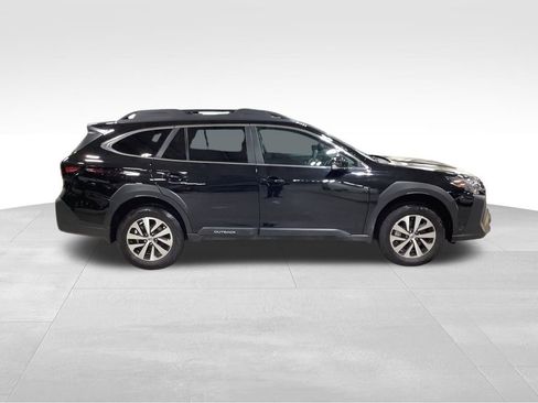 Used 2025 Subaru Outback Premium image 5