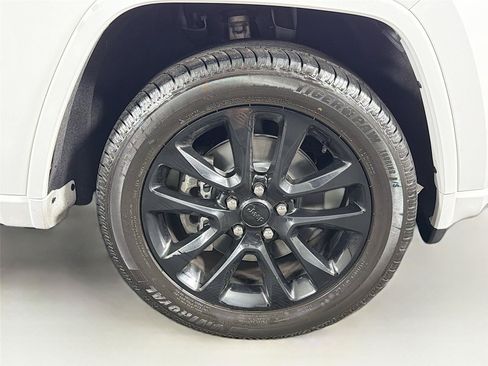 Used 2021 Jeep Grand Cherokee Laredo X AWD/4WD image 37