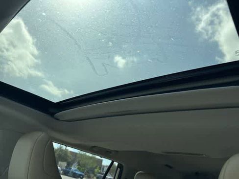 Used 2021 Toyota Highlander XLE image 23