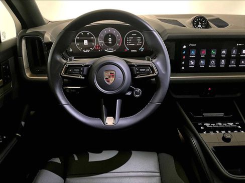 Used 2025 Porsche Cayenne Coupe image 16