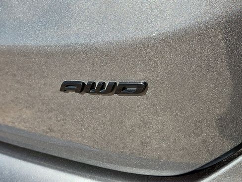 Used 2024 Ford Edge SE w/ Black Appearance Package image 8