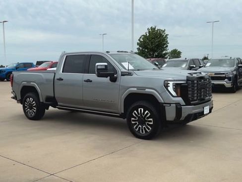 Used 2025 GMC Sierra 2500 Denali Ultimate AWD/4WD image 2