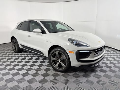 Certified 2026 Porsche Macan AWD/4WD image 7