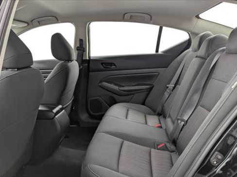Used 2025 Nissan Altima 2.5 SV FWD image 17