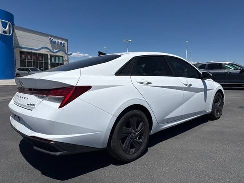 Used 2022 Hyundai Elantra Blue w/ Preferred Accessory Package FWD image 4