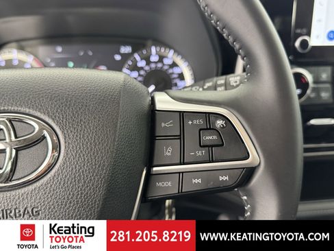 Used 2023 Toyota Highlander LE FWD image 28