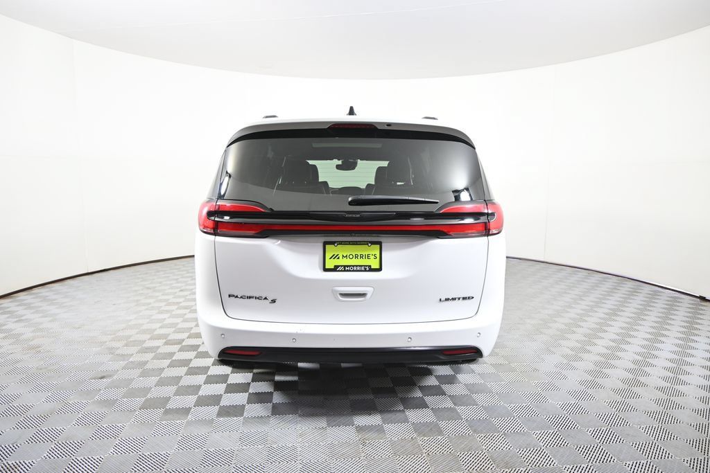 Used 2025 Chrysler Pacifica Limited FWD image 5