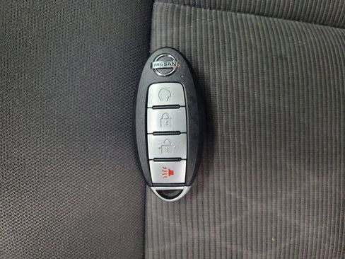 Used 2022 Nissan Titan SV image 32