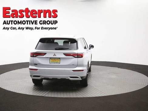 Used 2024 Mitsubishi Outlander SE AWD/4WD image 39