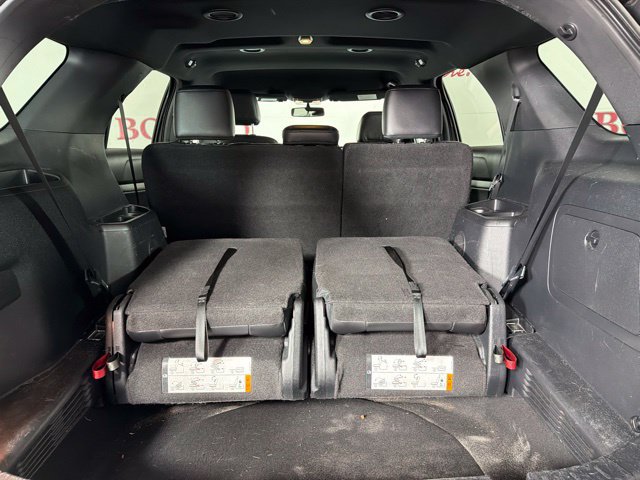 Used 2017 Ford Explorer XLT w/ Equipment Group 202A FWD image 31